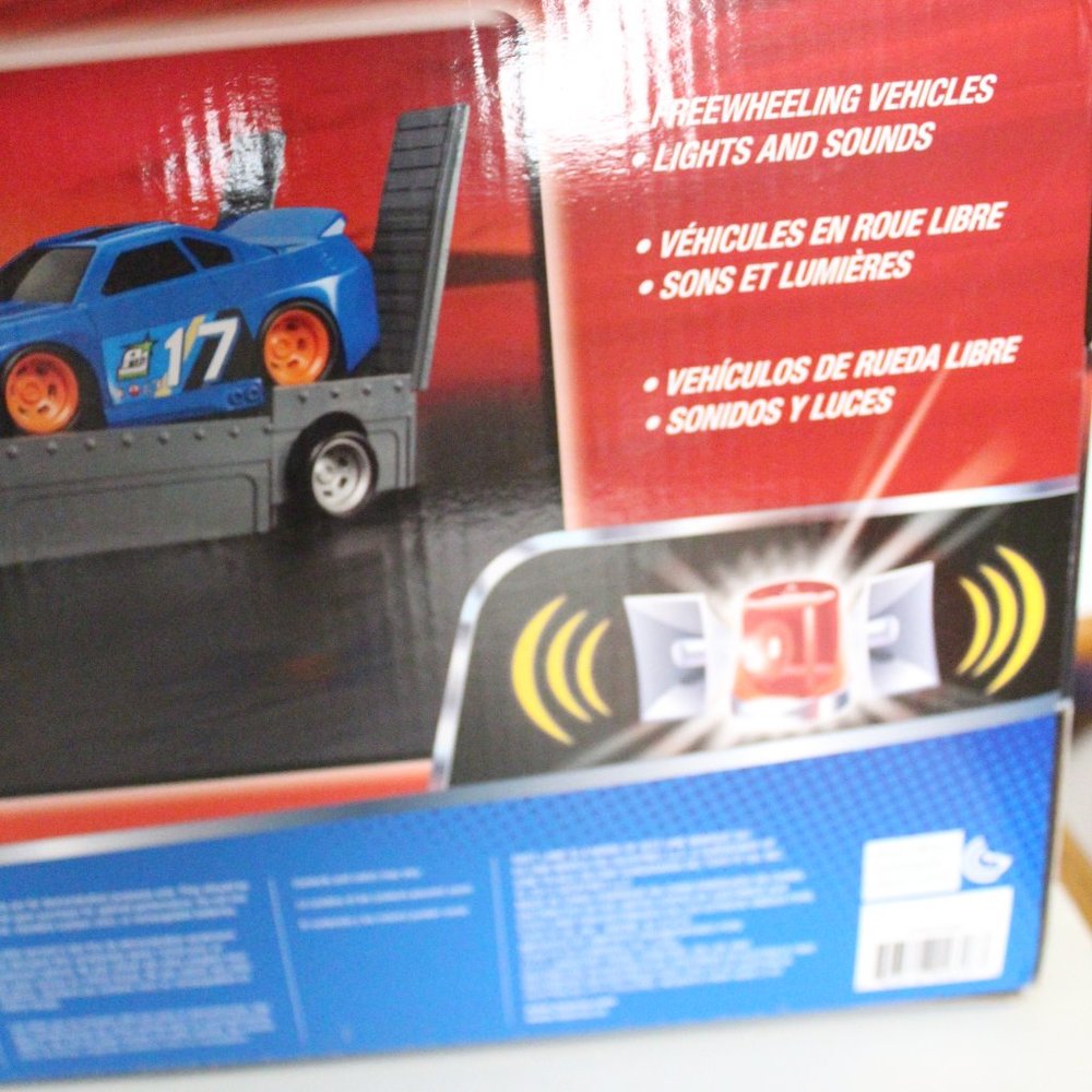 NIB FAST LANE RACE CAR RIG - Picture 7 of 8